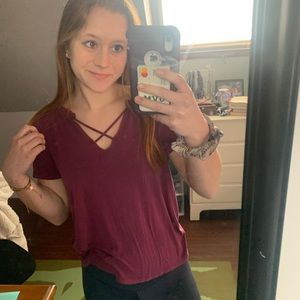 Medium American Eagle Maroon T shirt